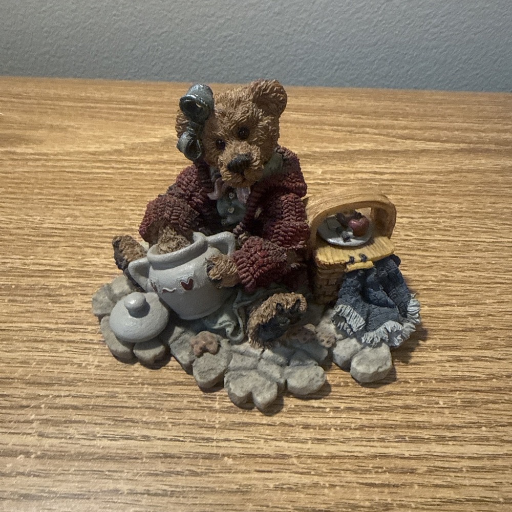 1997 Boyds Bear Velma Q. Berriweather The Cookie Queen‎
